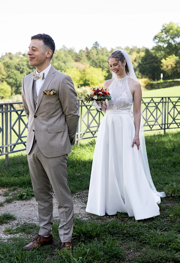 Emotionaler First Look des Brautpaares vor der Hochzeit