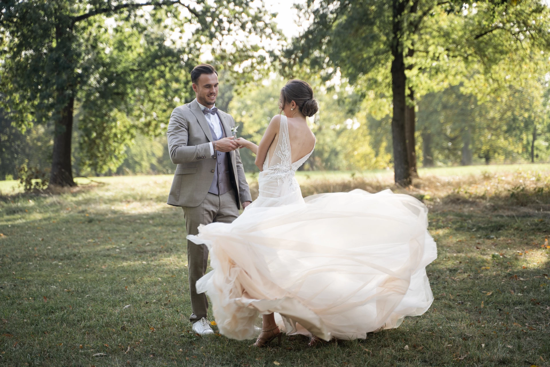 Brautpaarshooting bei Sonnenuntergang Hochzeitsfotograf Stuttgart im Rosensteinpark