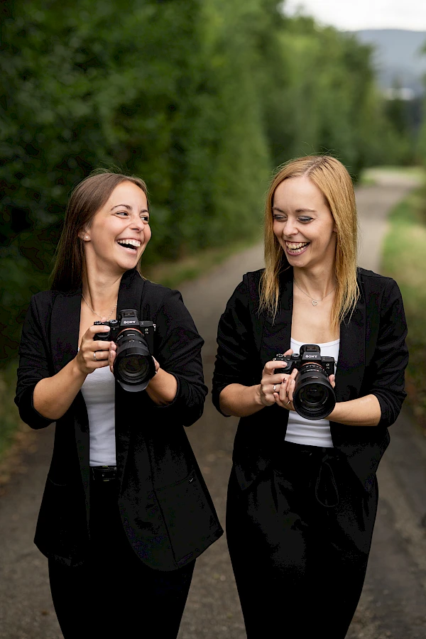 Schwesternteam für natürliche Hochzeitsfotografie in Schwäbisch Gmünd